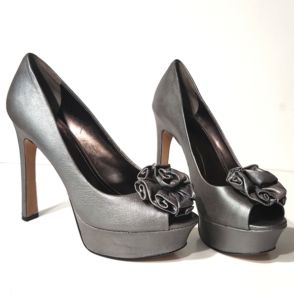 Vince Camuto Shoes - NEW Vince Camuto Leather Pewter Peep Toe Platform Bow Detail 5" Heels  Size 8.5B